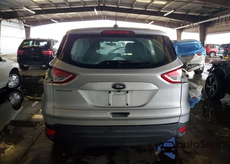 2016 Ford Escape S z USA, uszkodzony, nr VIN 1FMCU0F77GUB83577